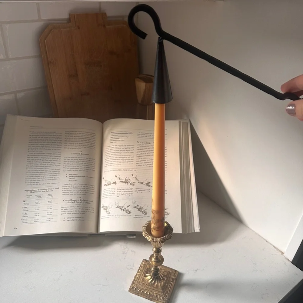 Metal candle snuffer